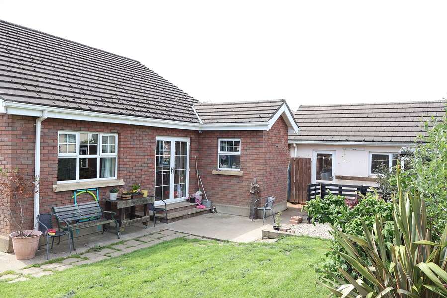 2 Rosslyn Close