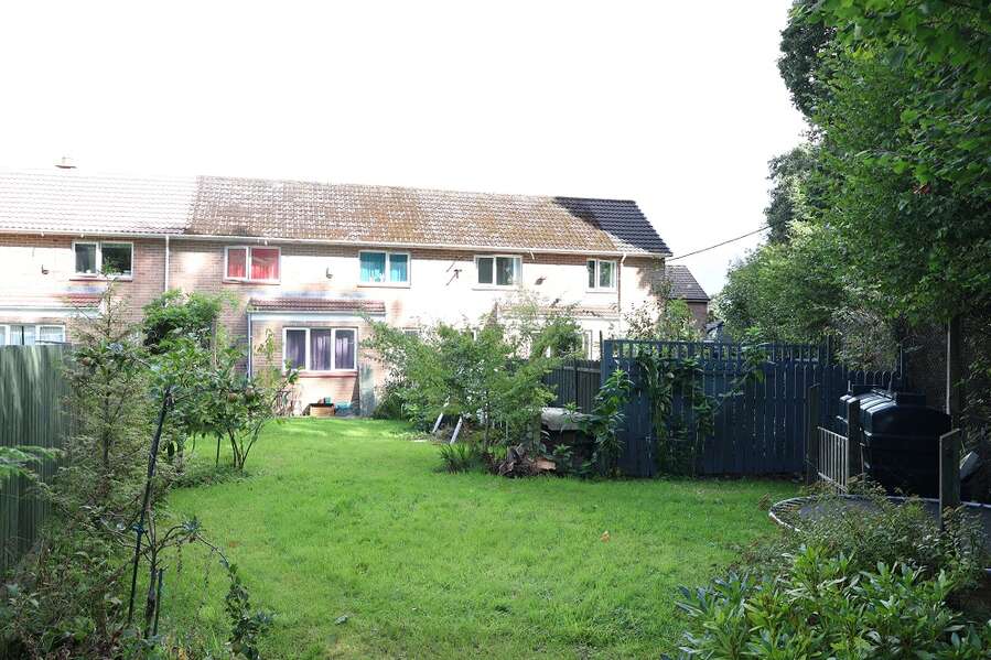 27 Hill Close
