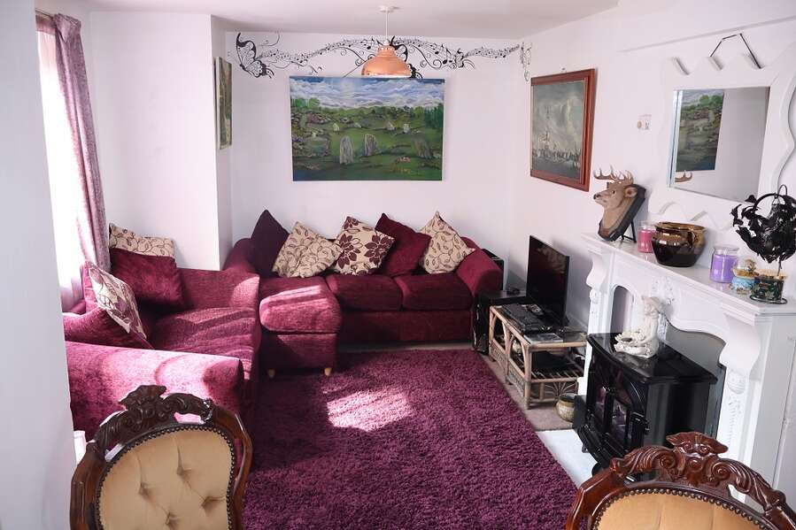 27 Hill Close