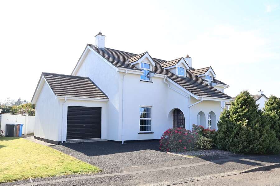 1 Knockmore Crescent