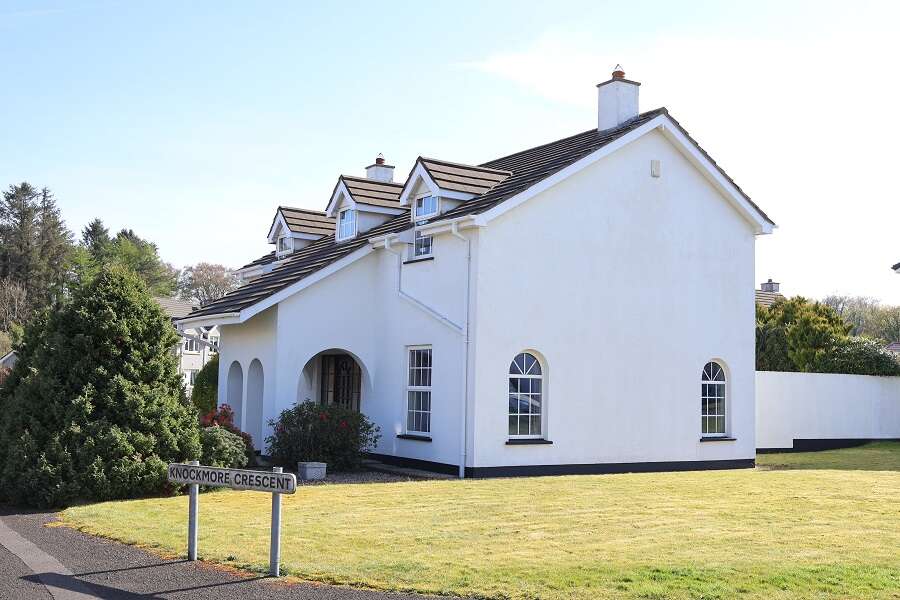 1 Knockmore Crescent