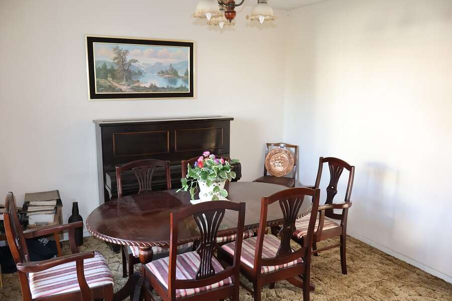 1 Knockmore Crescent