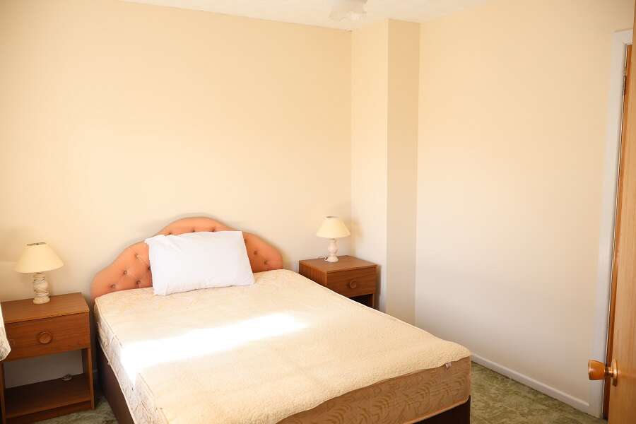 1 Knockmore Crescent