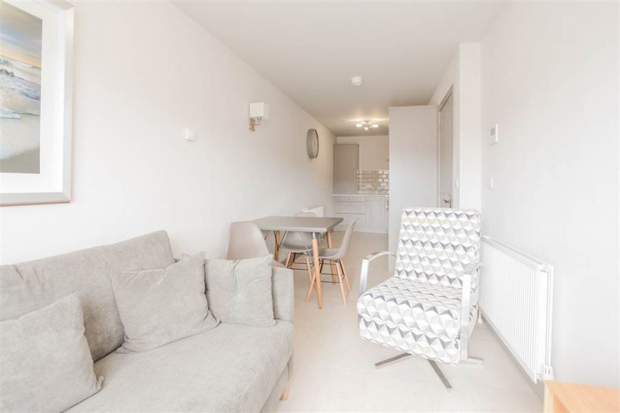 Apt 2 1 Hillview Avenue