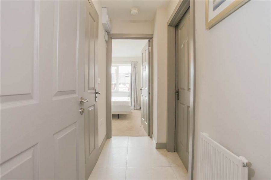 Apt 2 1 Hillview Avenue