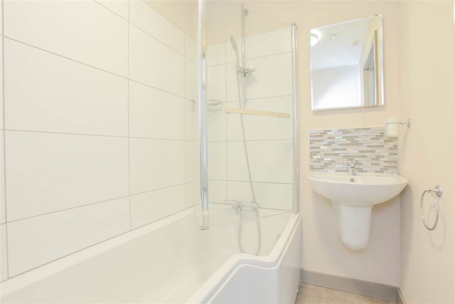 Apt 2 1 Hillview Avenue