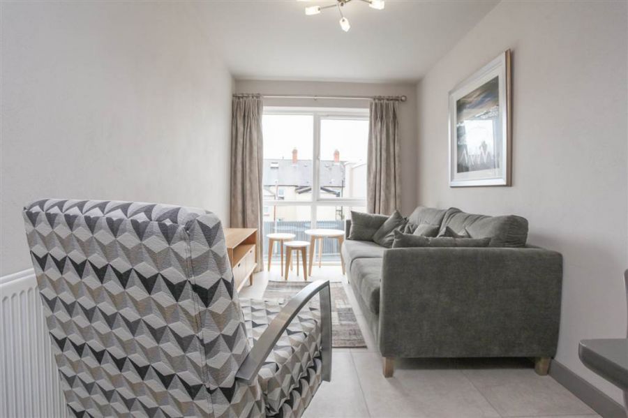 Apt 2 1 Hillview Avenue