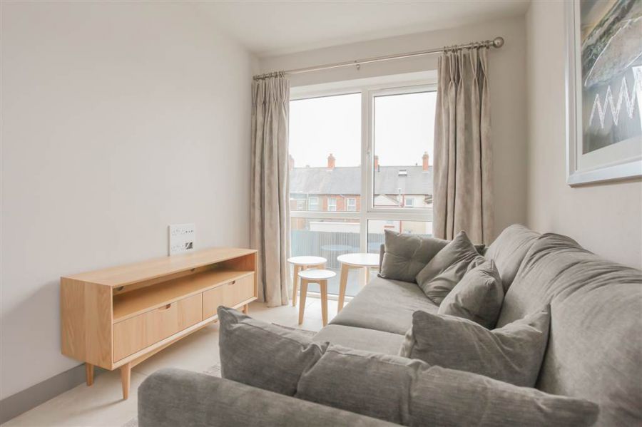 Apt 2 1 Hillview Avenue