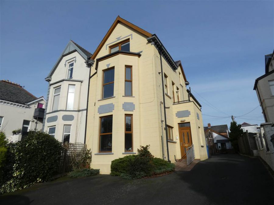 Flat 3 152 Upper Newtownards Road
