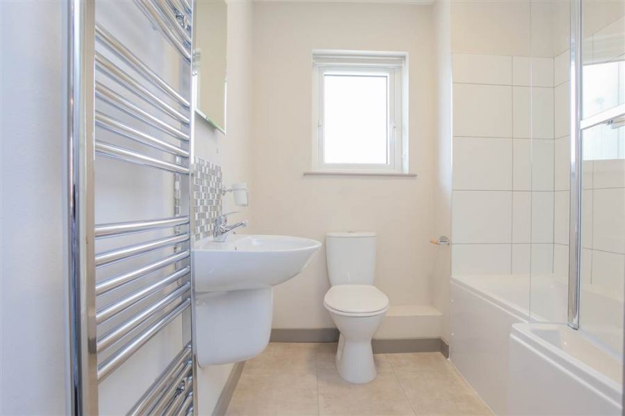 Apt 7 Hillview Avenue