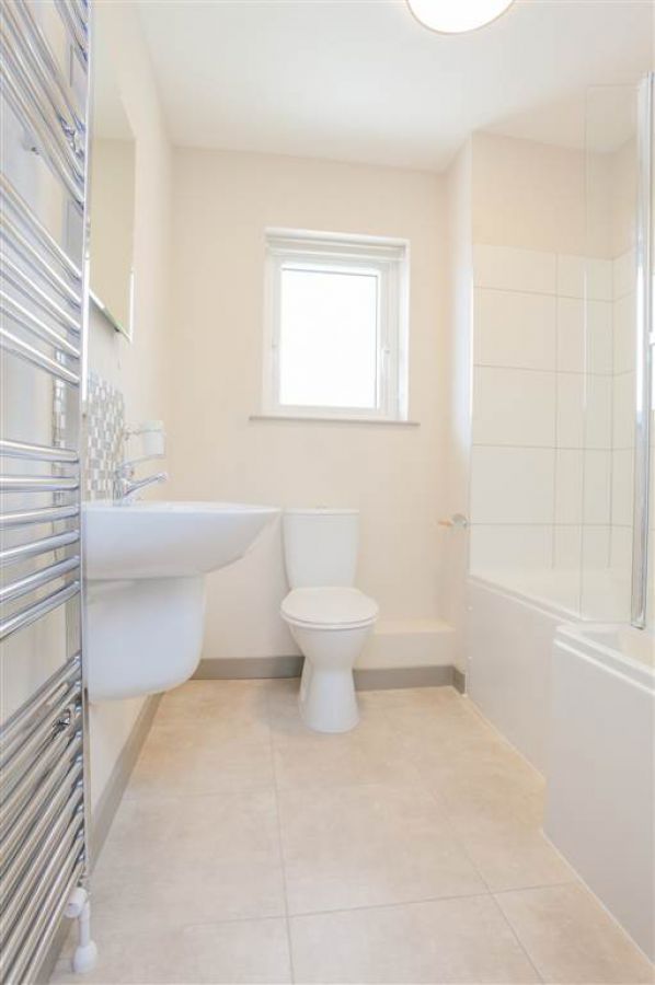 Apt 7 Hillview Avenue