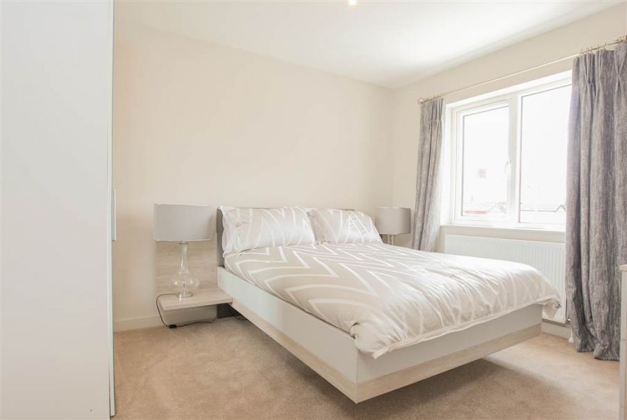 Apt 7 Hillview Avenue