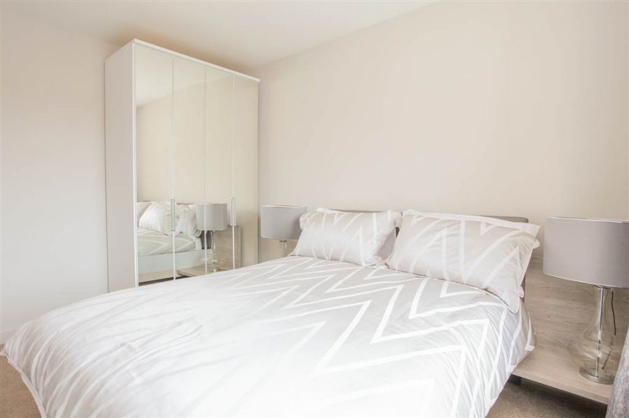 Apt 7 Hillview Avenue