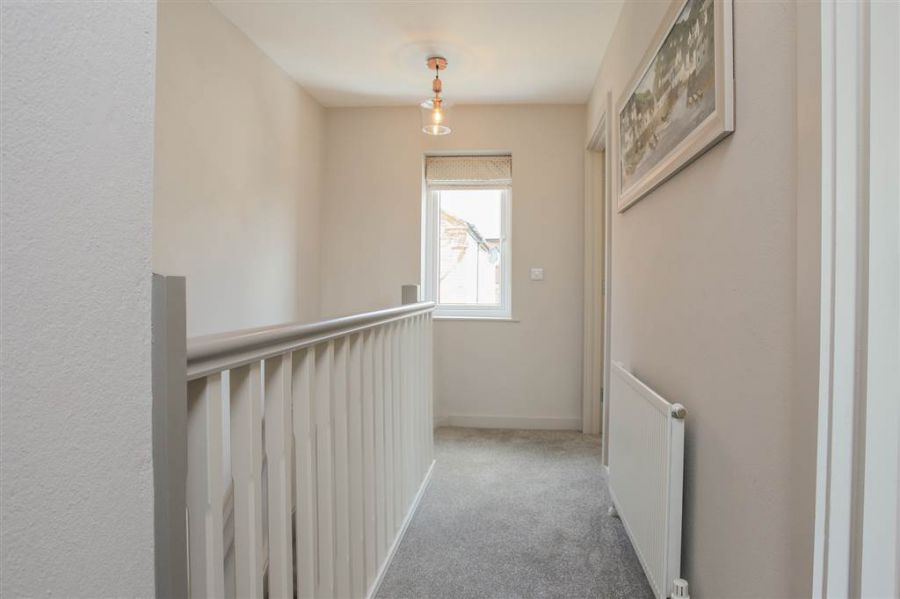 Apt 7 Hillview Avenue
