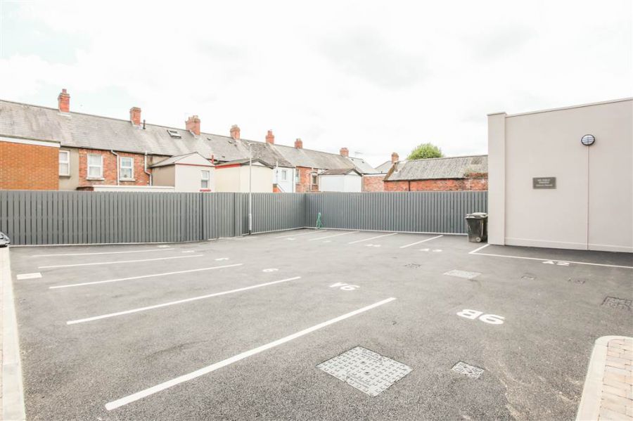 Apt 7 Hillview Avenue
