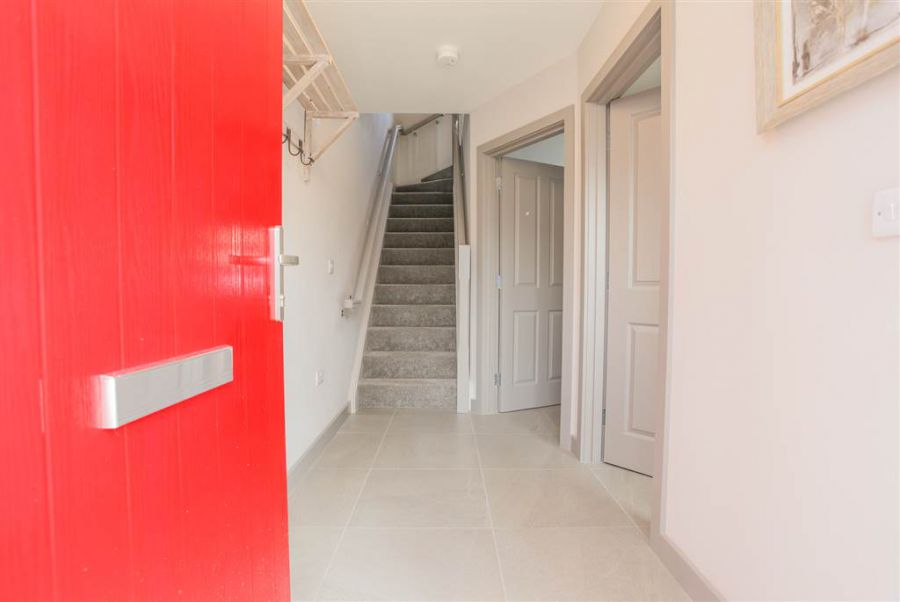 Apt 7 Hillview Avenue
