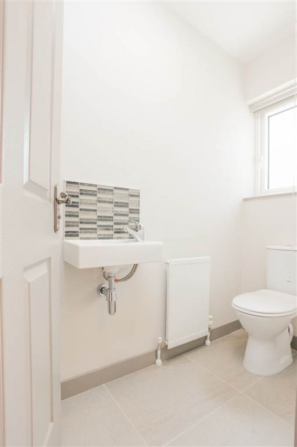 Apt 7 Hillview Avenue