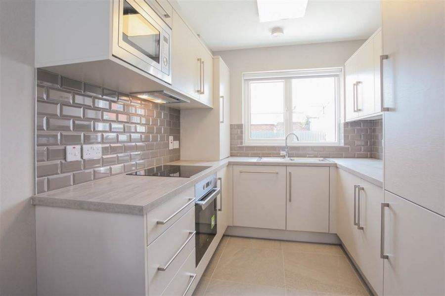 Apt 7 Hillview Avenue