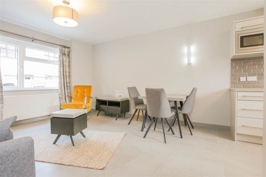 Apt 7 Hillview Avenue
