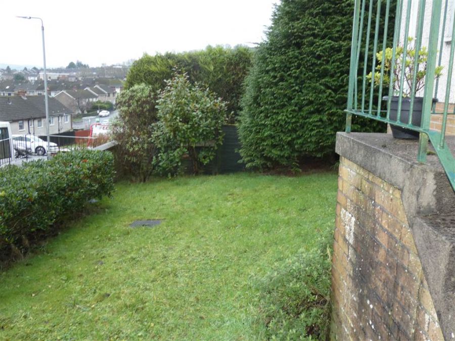 8 Ravenswood Crescent