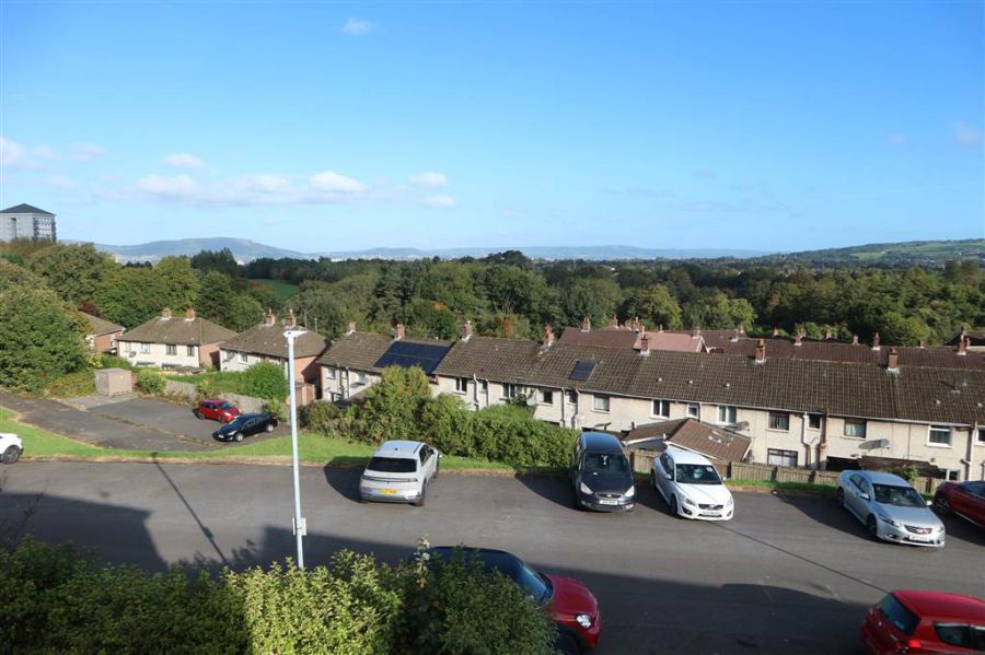 8 Ravenswood Crescent