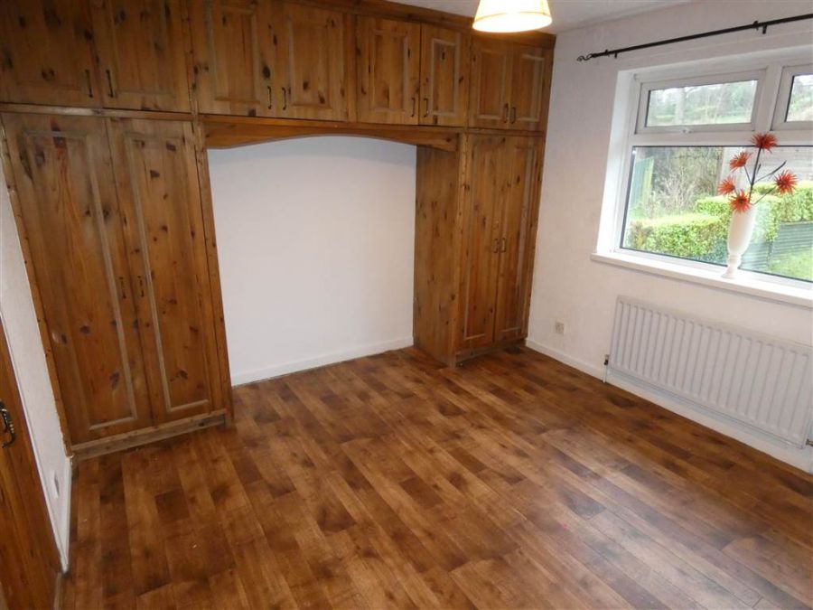 8 Ravenswood Crescent