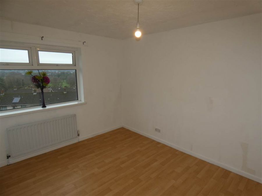 8 Ravenswood Crescent