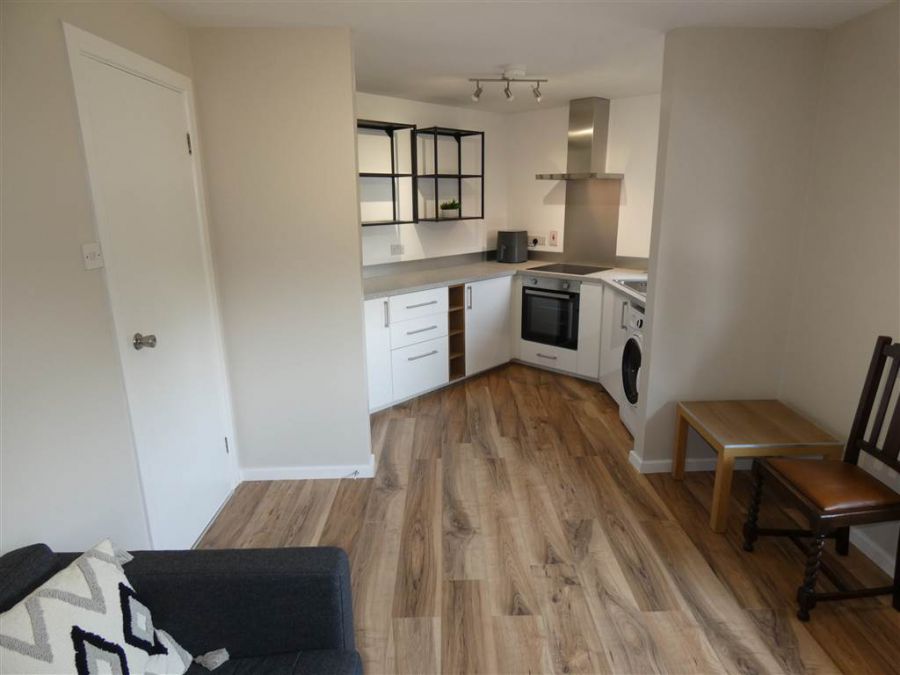 6 Strathearn Mews