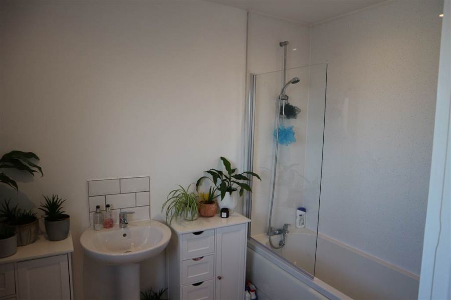 Apt 5, 4 Park Avenue Heights