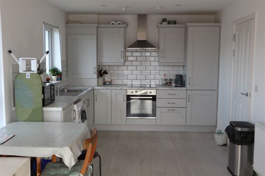 Apt 5, 4 Park Avenue Heights