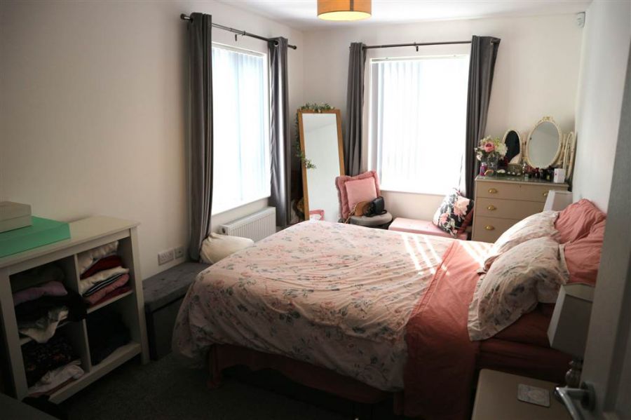 Apt 5, 4 Park Avenue Heights