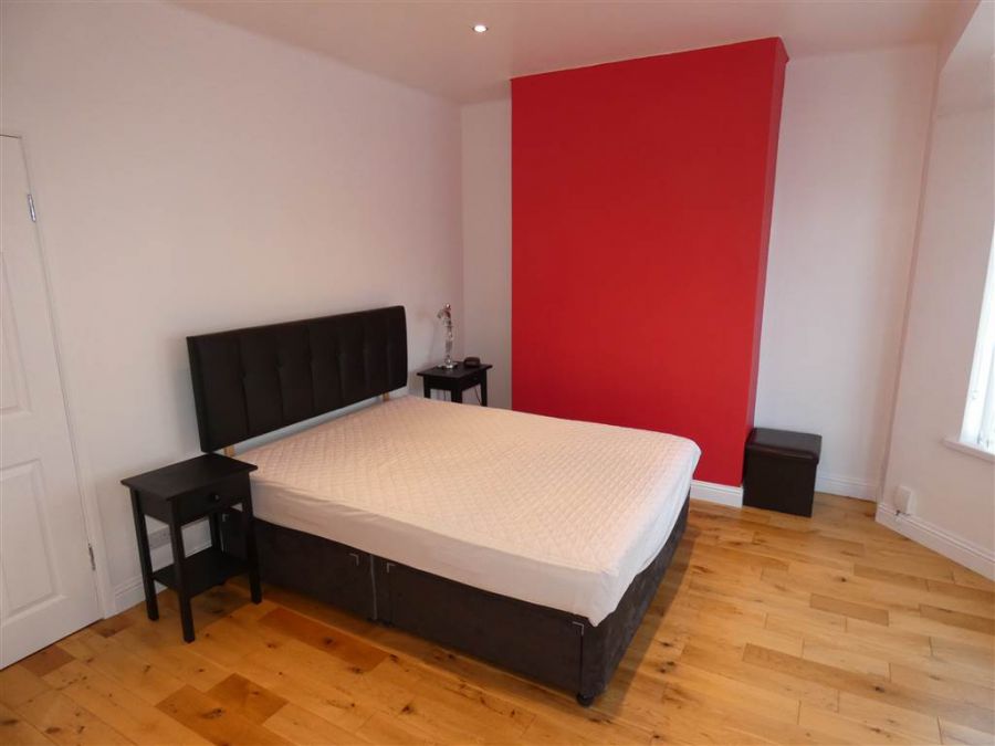 62 Ravenscroft Avenue