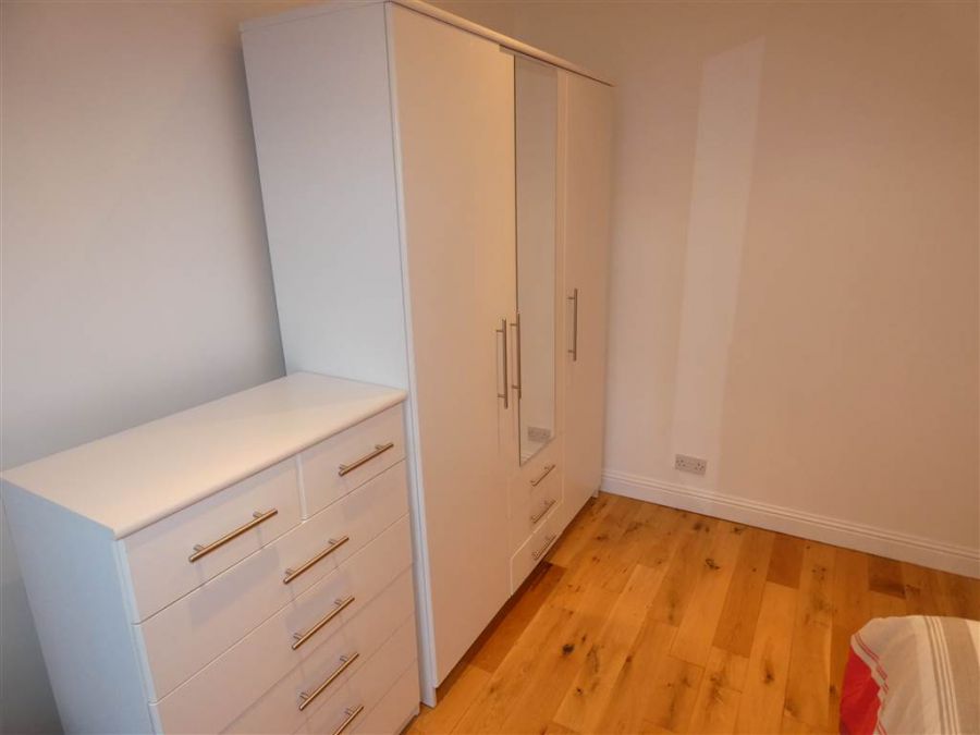 62 Ravenscroft Avenue