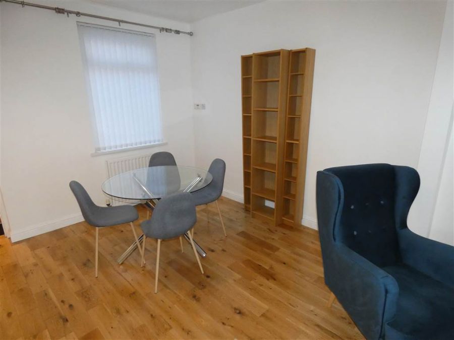 62 Ravenscroft Avenue