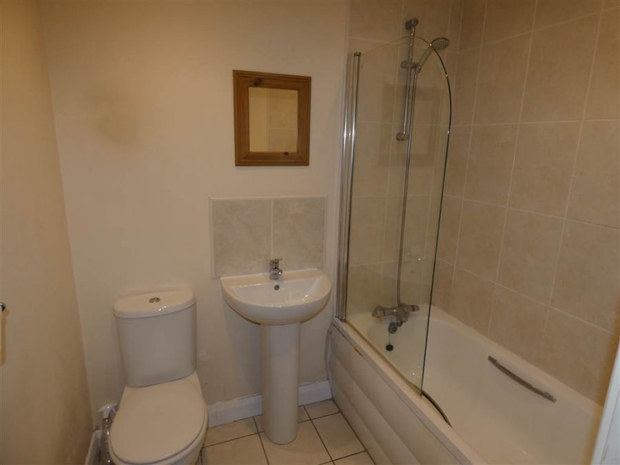 Apt 4 46 Grace Avenue