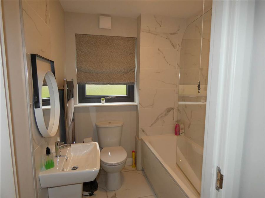 Apt.1, 3 Roseland Place
