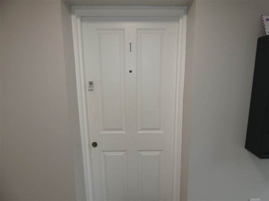Apt.1, 3 Roseland Place