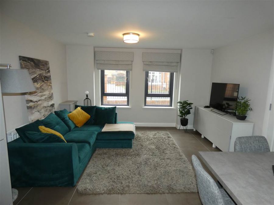 Apt.1, 3 Roseland Place