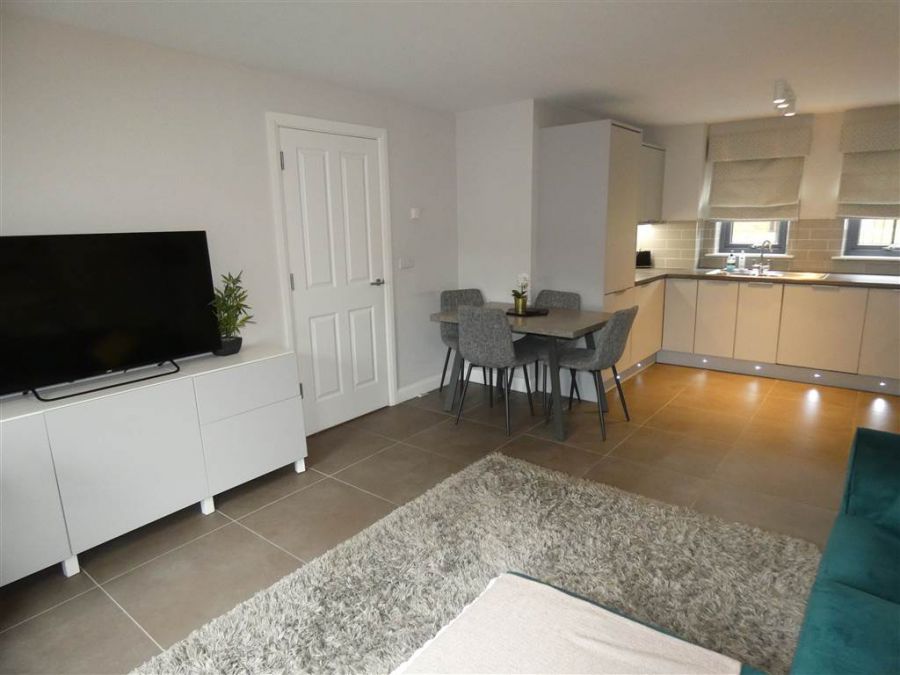 Apt.1, 3 Roseland Place