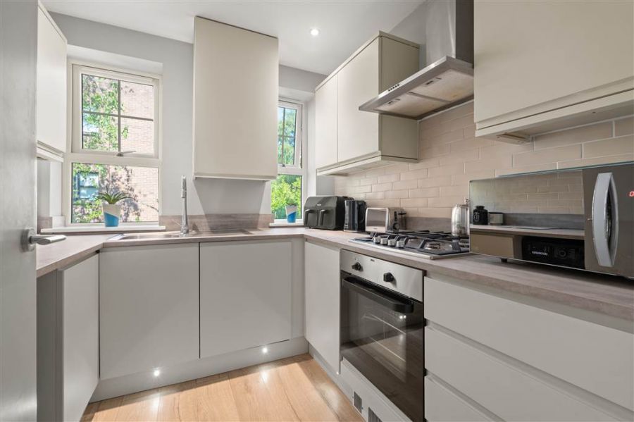 Apt 6  35-37 Sans Souci Park