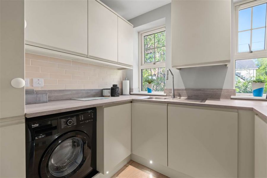 Apt 6  35-37 Sans Souci Park