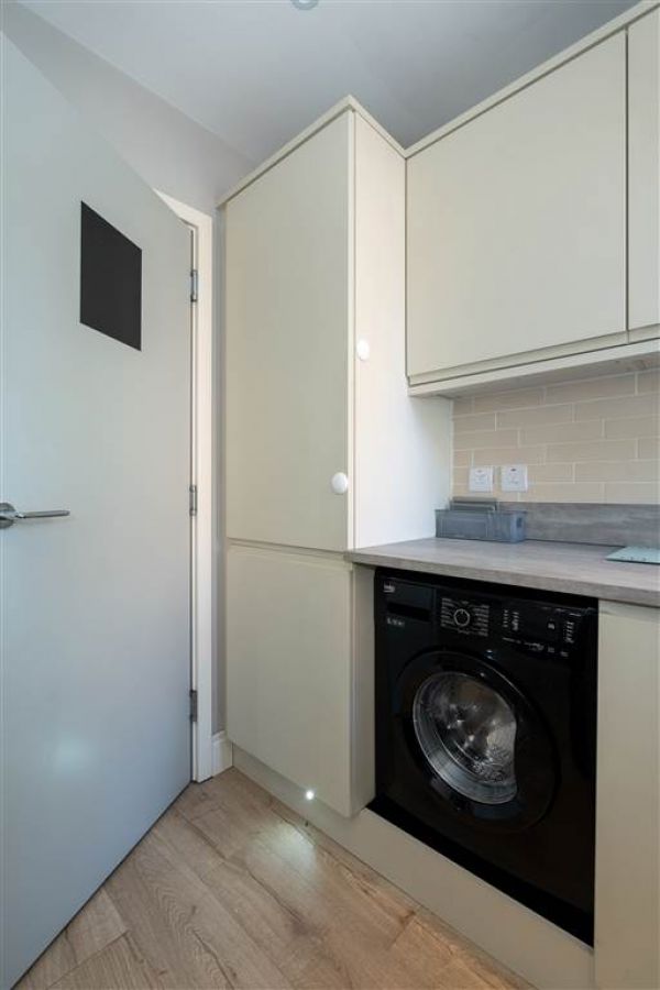 Apt 6  35-37 Sans Souci Park