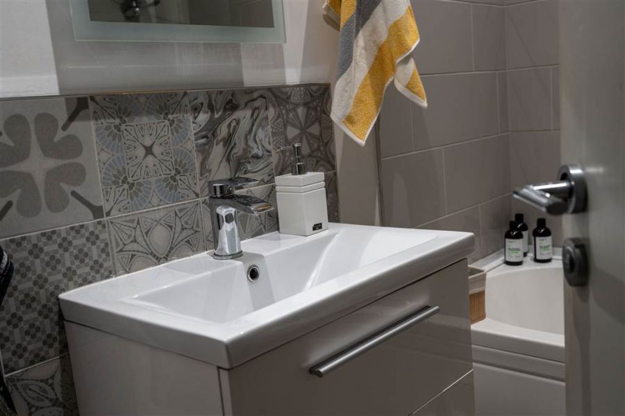 Apt 6  35-37 Sans Souci Park