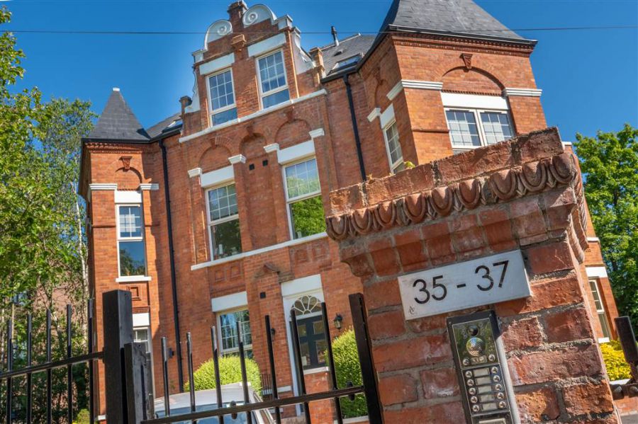 Apt 6  35-37 Sans Souci Park