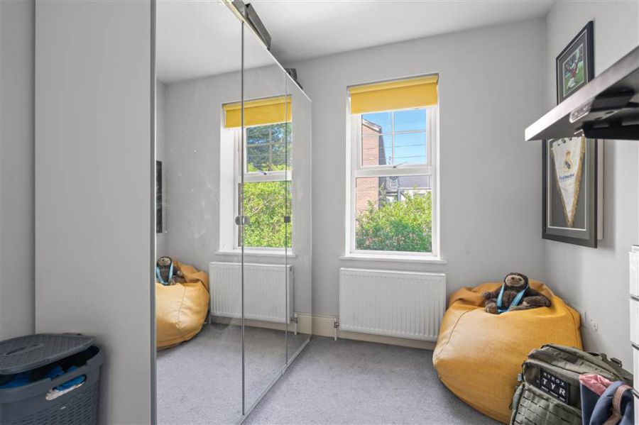 Apt 6  35-37 Sans Souci Park