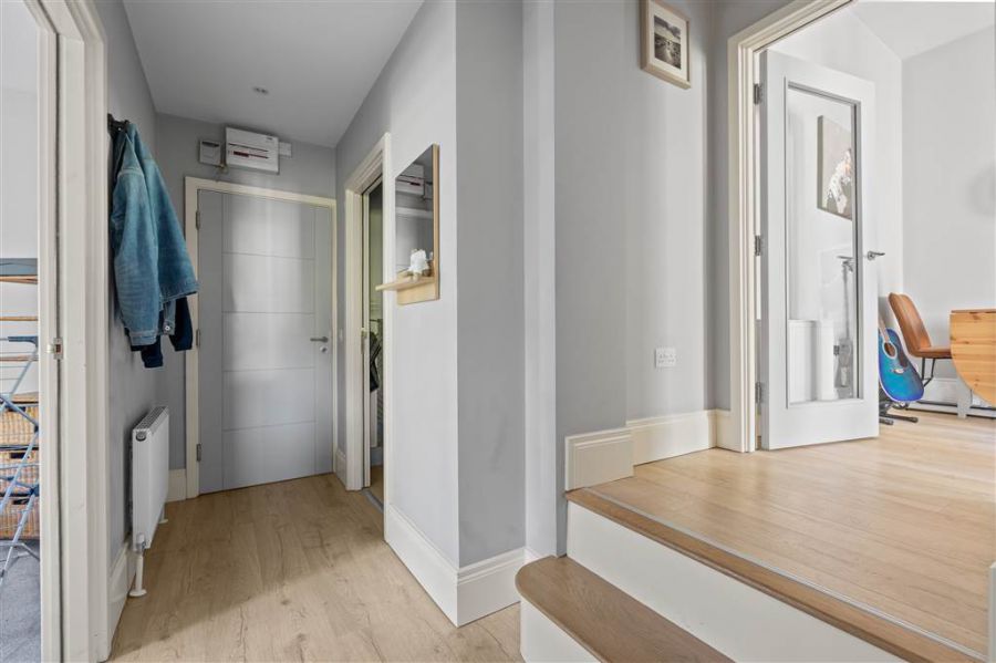 Apt 6  35-37 Sans Souci Park