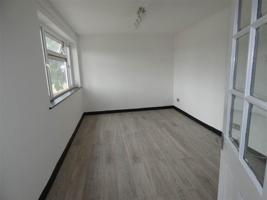 32B Shimna Close