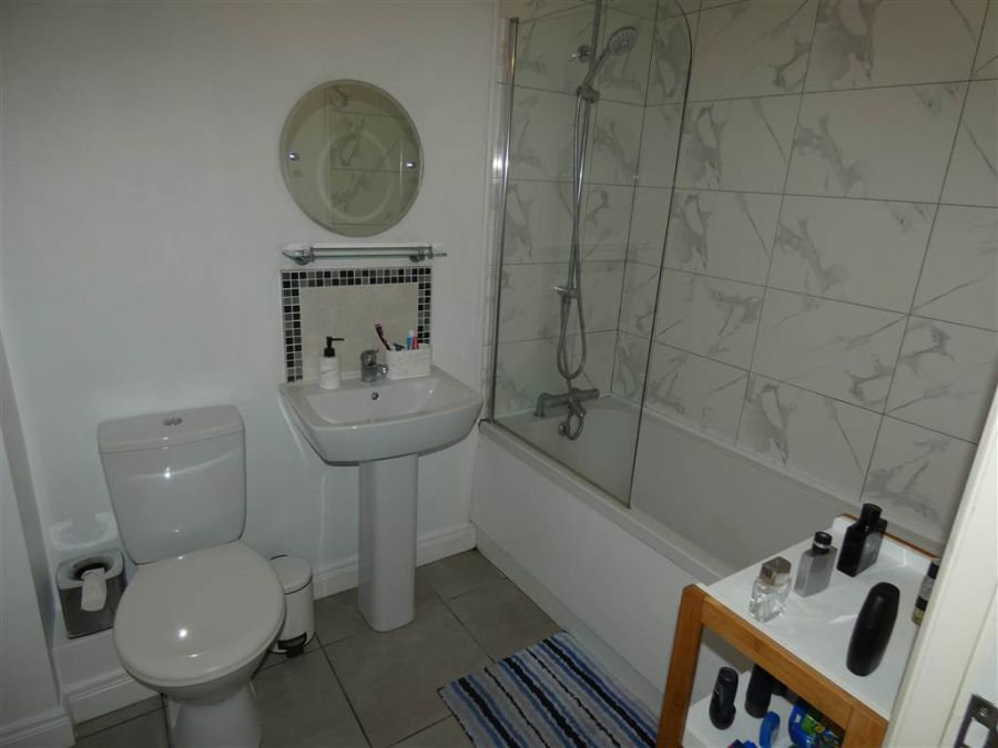 Apt 20 2B Summerhill Avenue