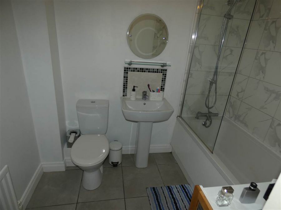 Apt 20 2B Summerhill Avenue