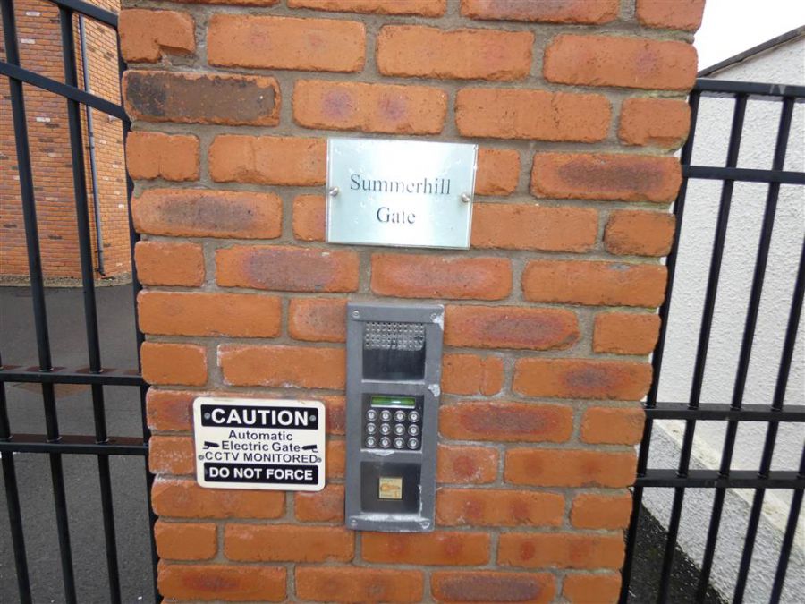 Apt 20 2B Summerhill Avenue